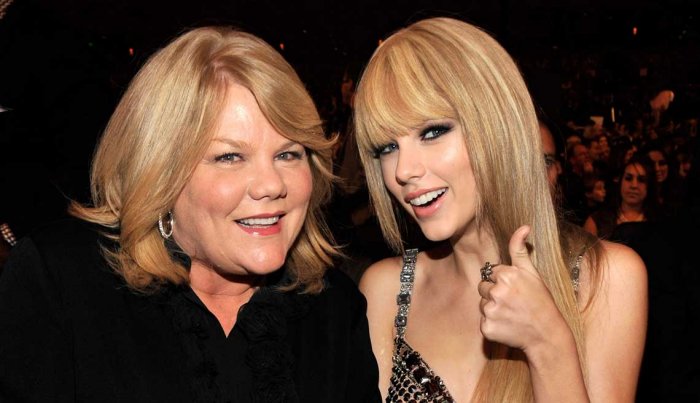 Taylor Swift and her mom